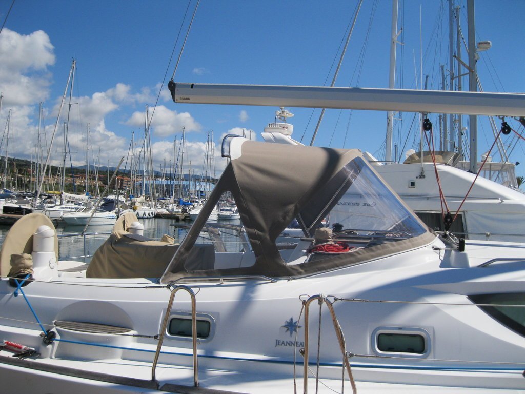 Sprayhood For Sun Odyssey 42DS - sprayhoodz.eu