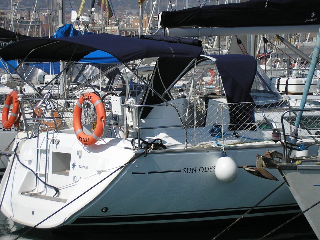 Sprayhood For Sun Odyssey 35 - sprayhoodz.eu