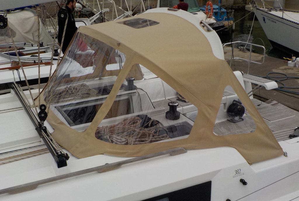 Dufour Sprayhood Replacement Done Right - sprayhoodz.eu